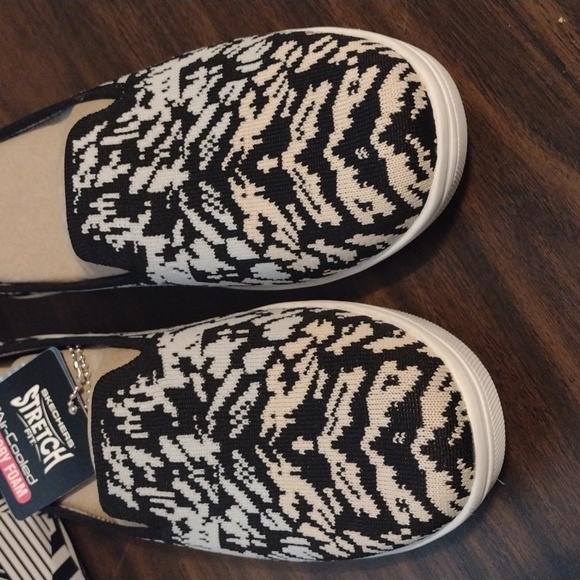 NIB Cleo by Skechers - Picture 4 of 4